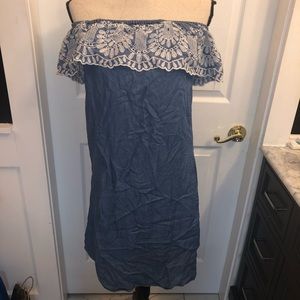 Given Kale off shoulder lace chambray dress S